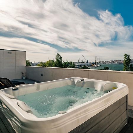 River Town View - Luxury Apartment With Jacuzzi On Terrace Viana do Castelo Exterior foto