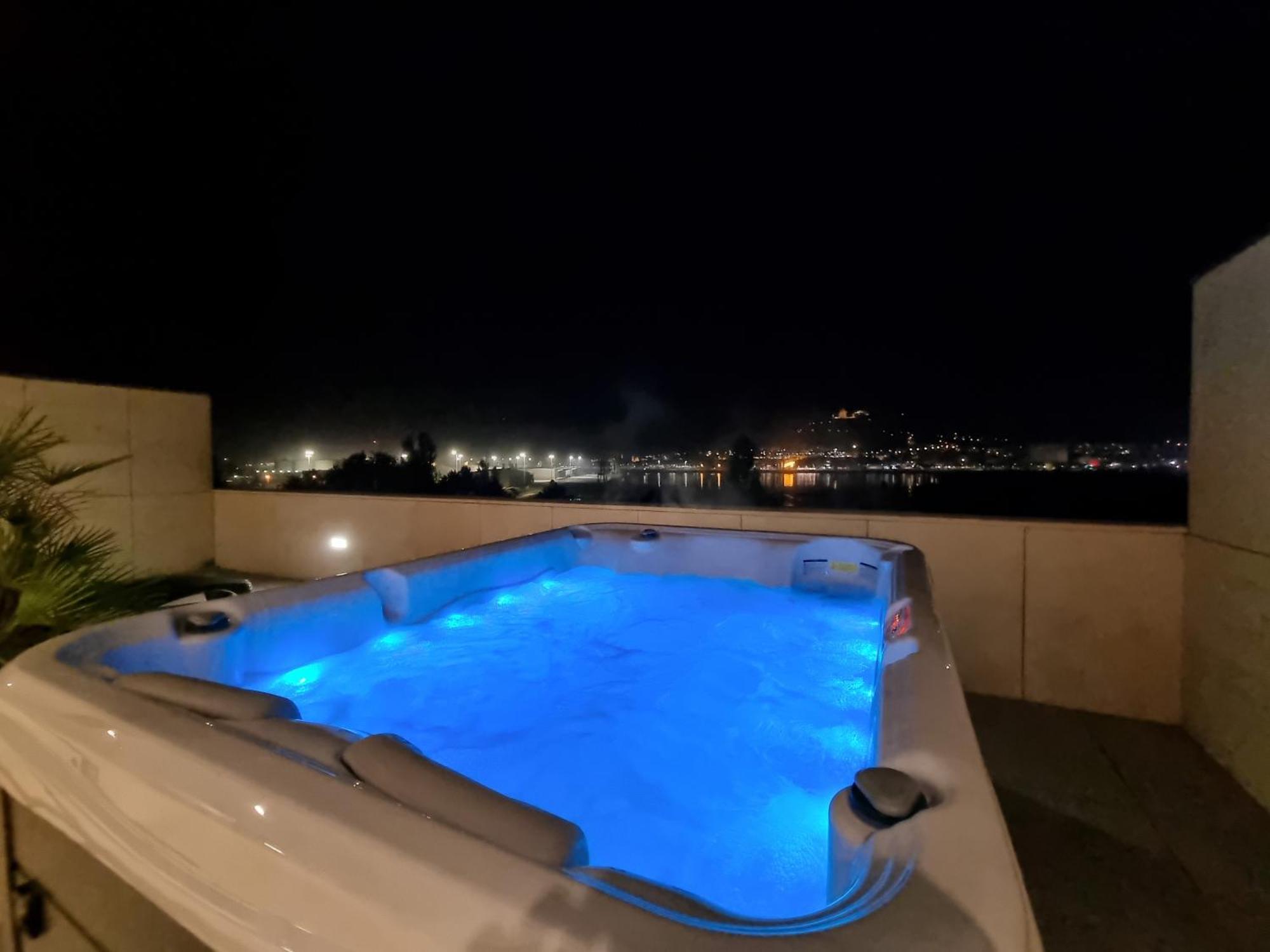 River Town View - Luxury Apartment With Jacuzzi On Terrace Viana do Castelo Exterior foto