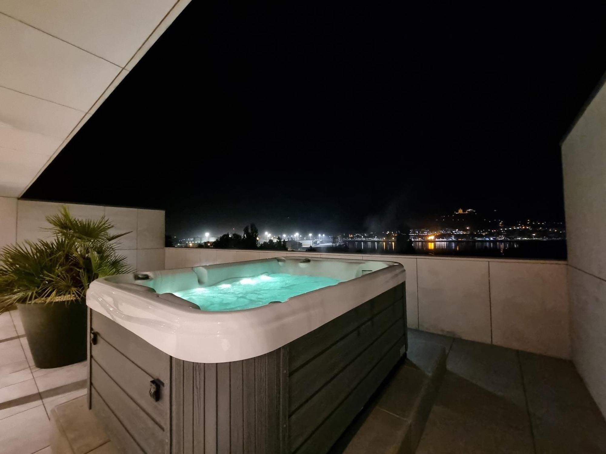 River Town View - Luxury Apartment With Jacuzzi On Terrace Viana do Castelo Exterior foto