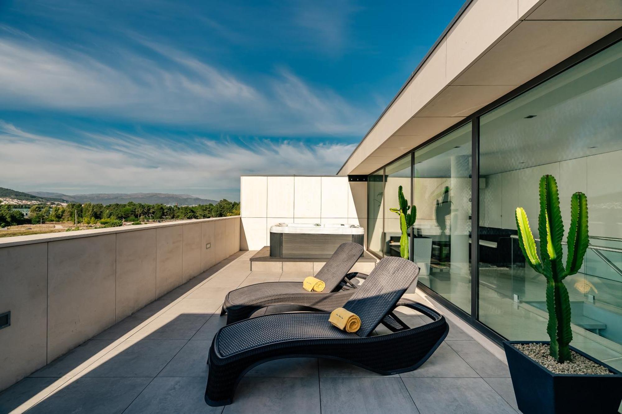 River Town View - Luxury Apartment With Jacuzzi On Terrace Viana do Castelo Exterior foto