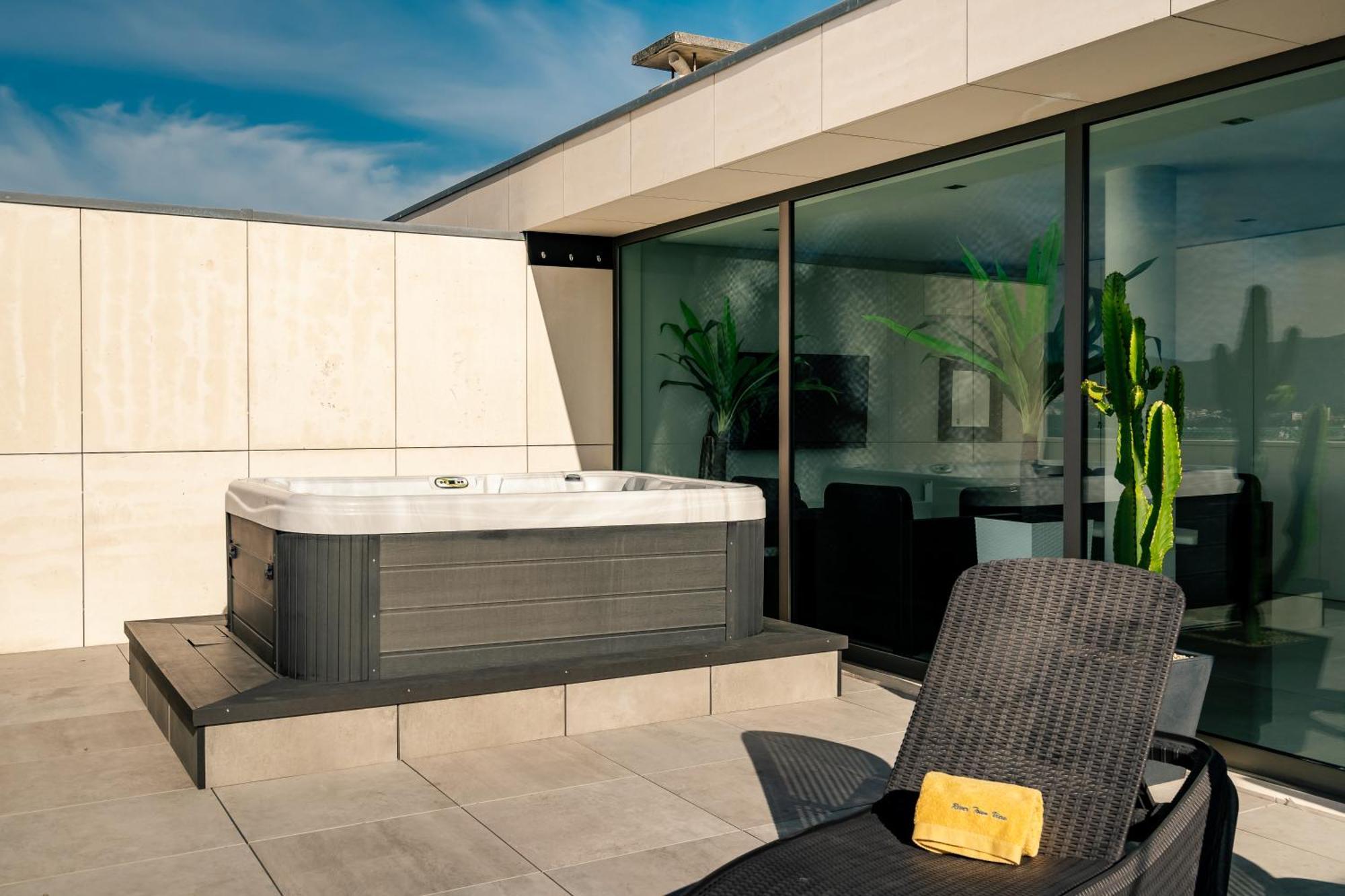 River Town View - Luxury Apartment With Jacuzzi On Terrace Viana do Castelo Exterior foto