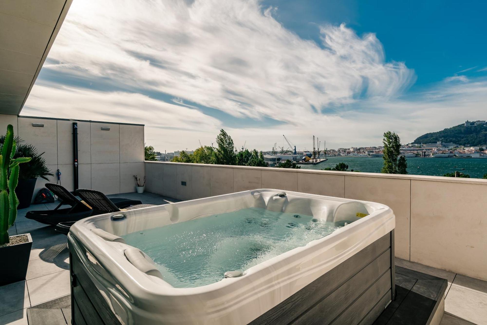 River Town View - Luxury Apartment With Jacuzzi On Terrace Viana do Castelo Exterior foto