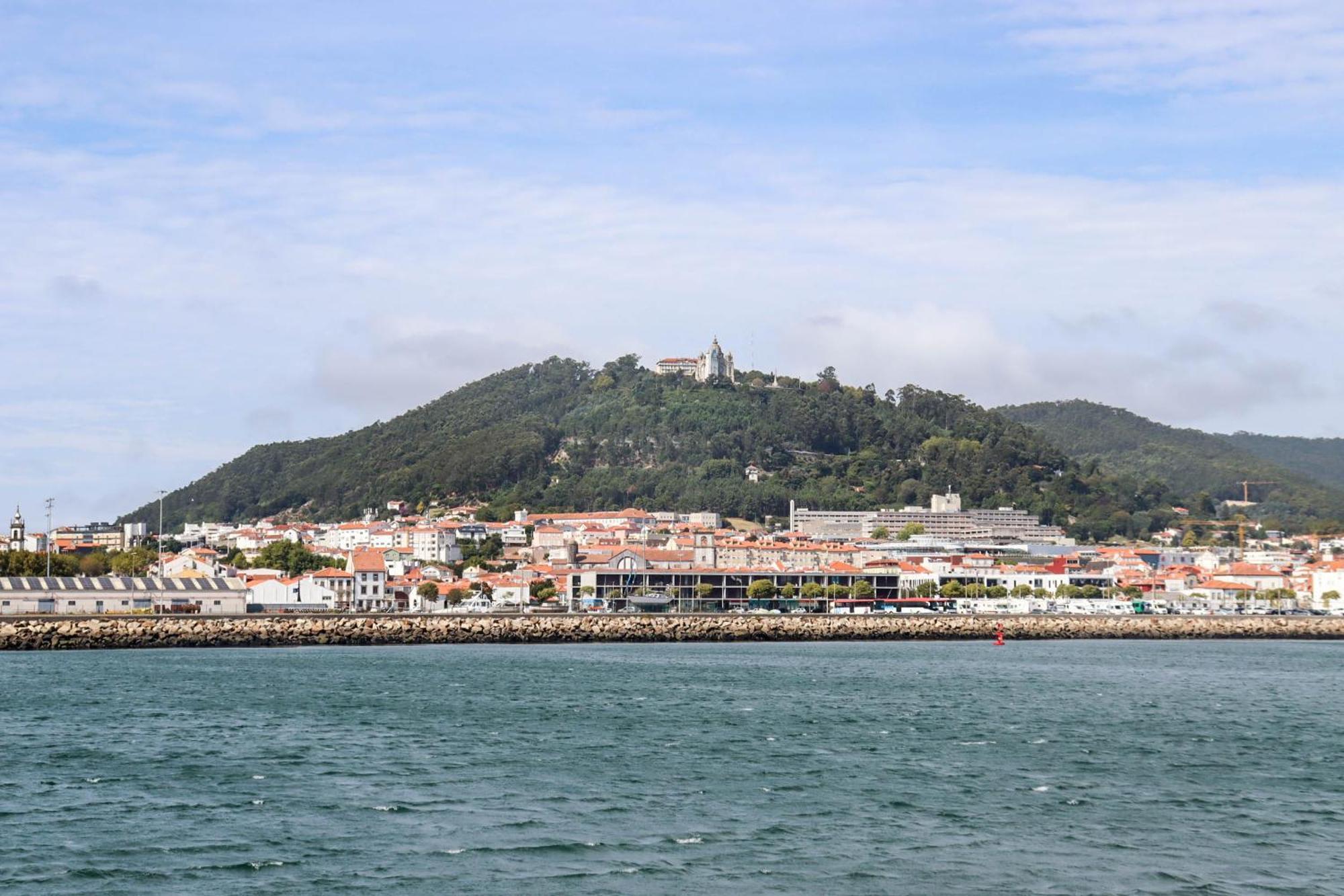 River Town View - Luxury Apartment With Jacuzzi On Terrace Viana do Castelo Exterior foto